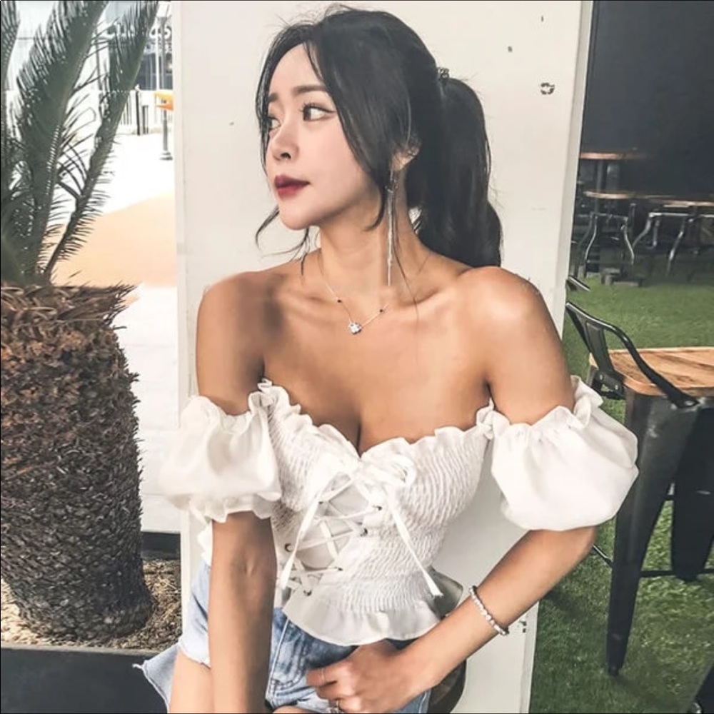 White puff sleeve tie corset top